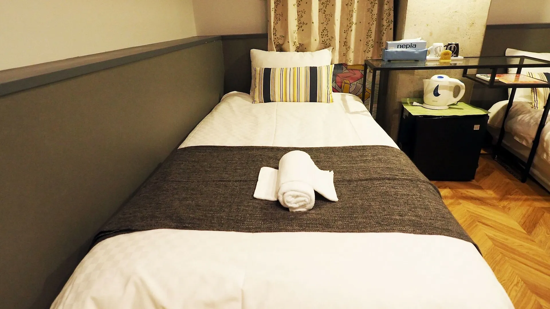 Yeah Room Namba Osaka 0*,  Japan